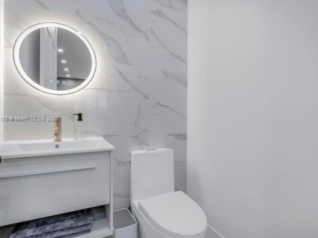 Дом в аренду по адресу 1543 Bird Rd - фото 6266220