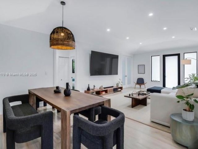 Дом в аренду по адресу 1543 Bird Rd - фото 6266221