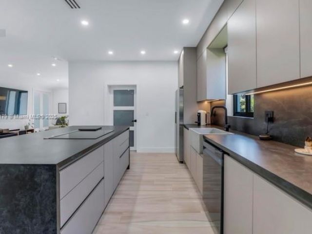 Дом в аренду по адресу 1543 Bird Rd - фото 6266224