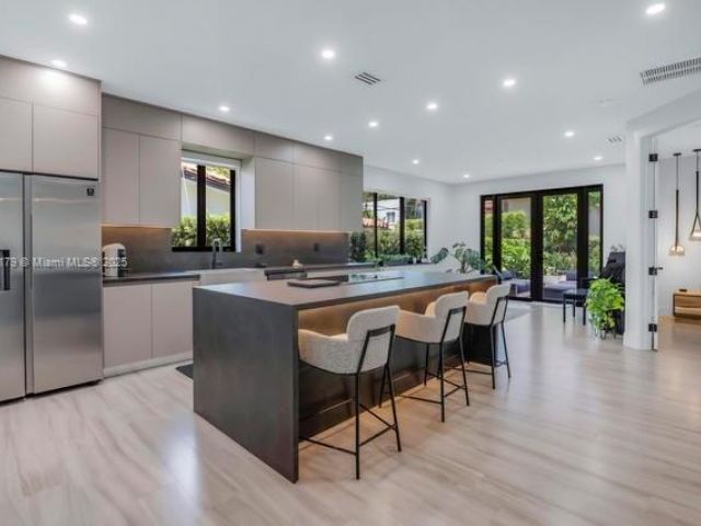 Дом в аренду по адресу 1543 Bird Rd - фото 6266226