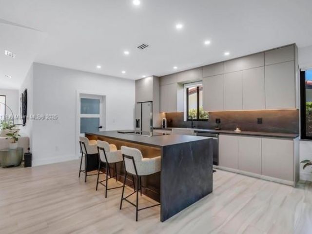 Дом в аренду по адресу 1543 Bird Rd - фото 6266227