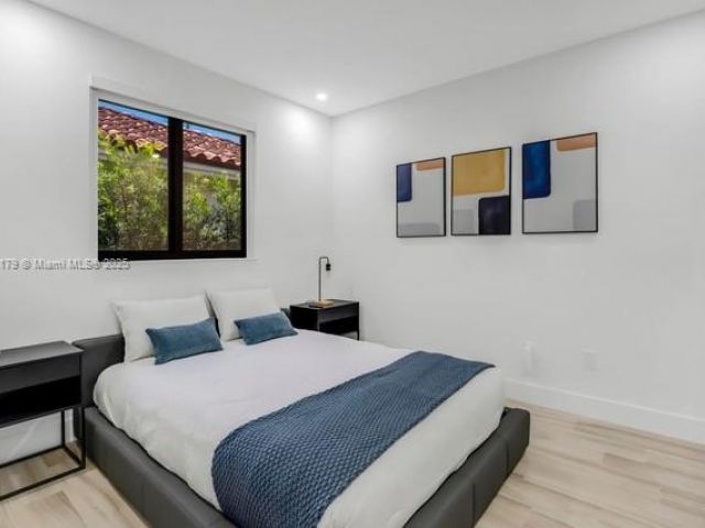 Дом в аренду по адресу 1543 Bird Rd - фото 6266229