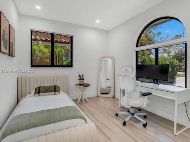 Дом в аренду по адресу 1543 Bird Rd - фото 6266230