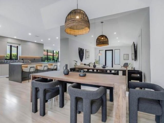 Дом в аренду по адресу 1543 Bird Rd - фото 6266232