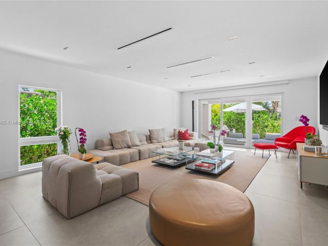 Продажа дома по адресу 9033 Emerson Ave - фото 6274108