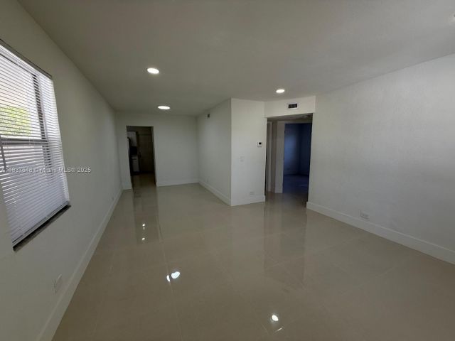 Дом в аренду по адресу 1494 W 34th St 0 - фото 6267439