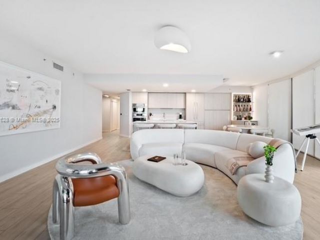 Продажа квартиры #715 - фото 6268552