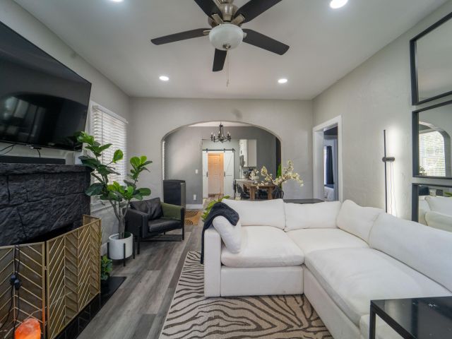 Продажа дома по адресу 933 38th Street - фото 6281266