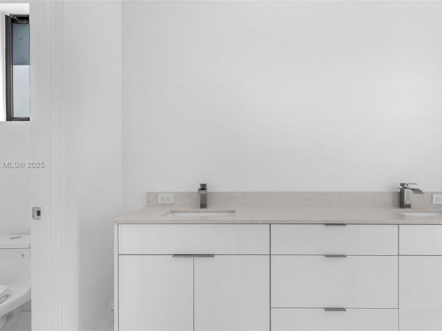 Продажа дома по адресу 23120 SW 154 CT - фото 6283369