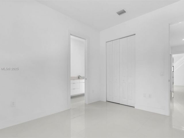 Продажа дома по адресу 23120 SW 154 CT - фото 6283370