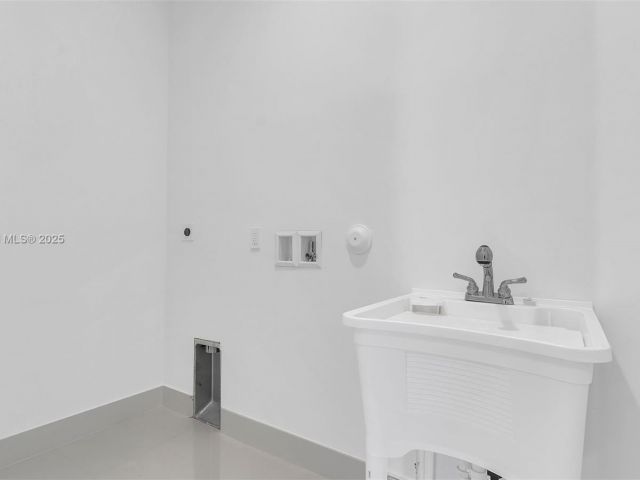 Продажа дома по адресу 23120 SW 154 CT - фото 6283377