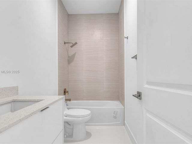 Продажа дома по адресу 23120 SW 154 CT - фото 6283379