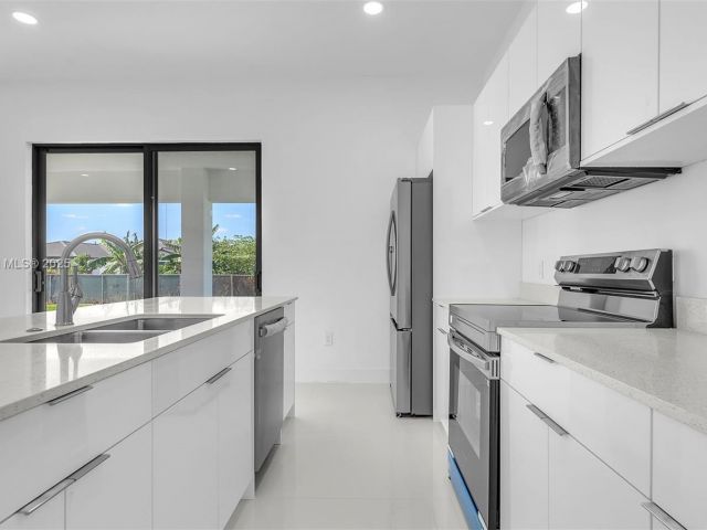 Продажа дома по адресу 23120 SW 154 CT - фото 6283381