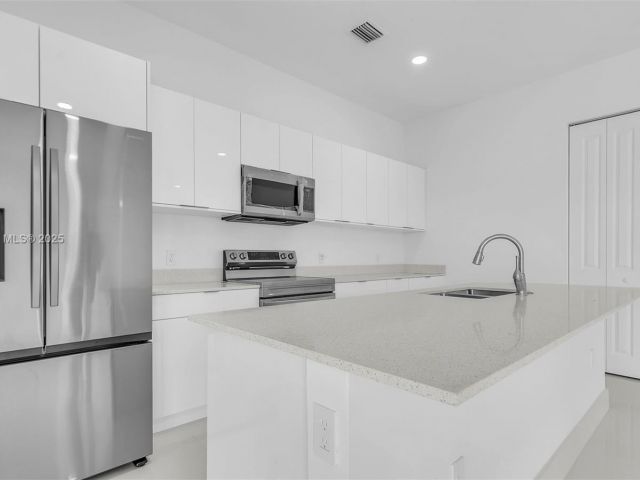 Продажа дома по адресу 23120 SW 154 CT - фото 6283383