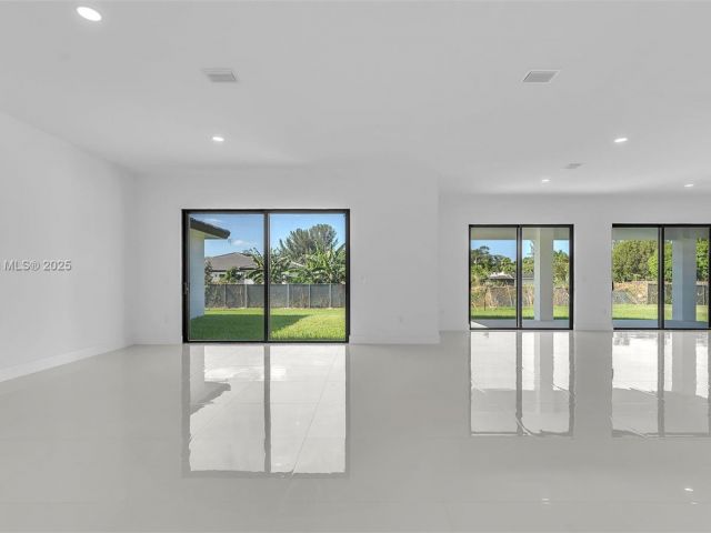 Продажа дома по адресу 23120 SW 154 CT - фото 6283385