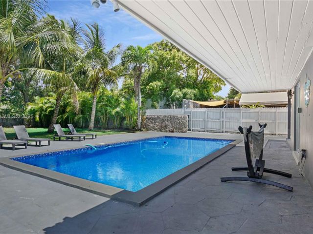 Продажа дома по адресу 480 NW 53rd Ave - фото 6274345