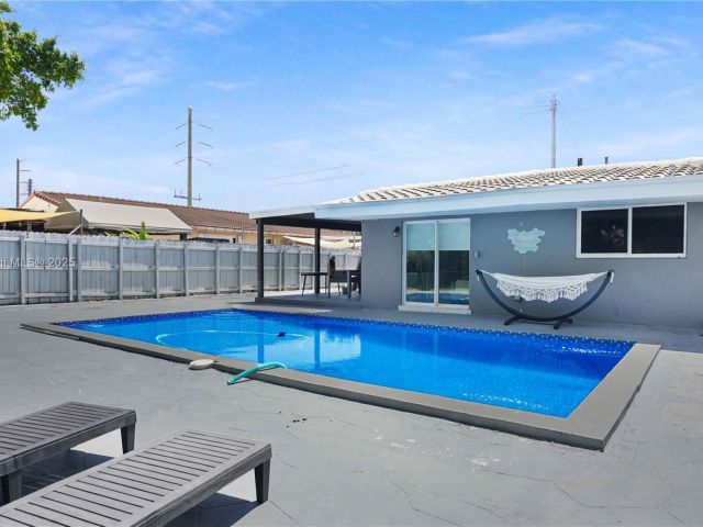 Продажа дома по адресу 480 NW 53rd Ave - фото 6274346