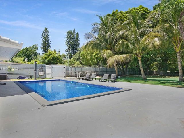 Продажа дома по адресу 480 NW 53rd Ave - фото 6274348