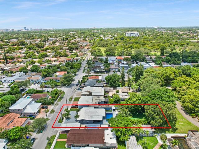 Продажа дома по адресу 480 NW 53rd Ave - фото 6274356