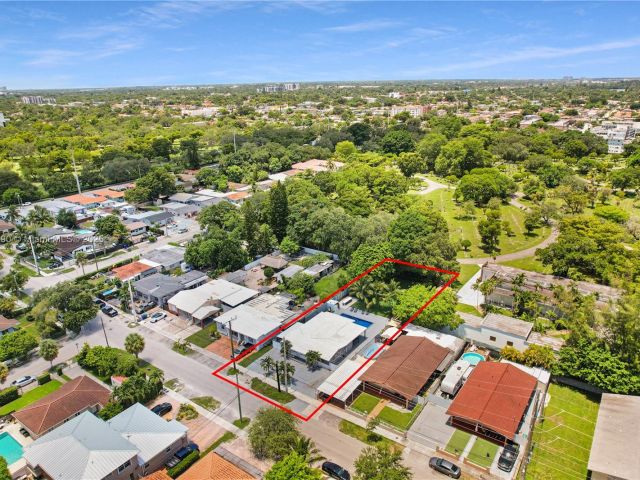 Продажа дома по адресу 480 NW 53rd Ave - фото 6274358