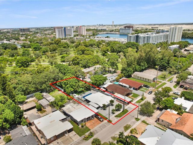 Продажа дома по адресу 480 NW 53rd Ave - фото 6274359