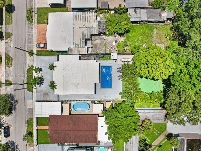 Продажа дома по адресу 480 NW 53rd Ave - фото 6274360