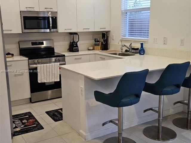 Дом в аренду по адресу 2437 NW 119th Ter - фото 6270859