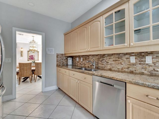 Дом в аренду по адресу 7883 Villa Nova Drive - фото 6272856