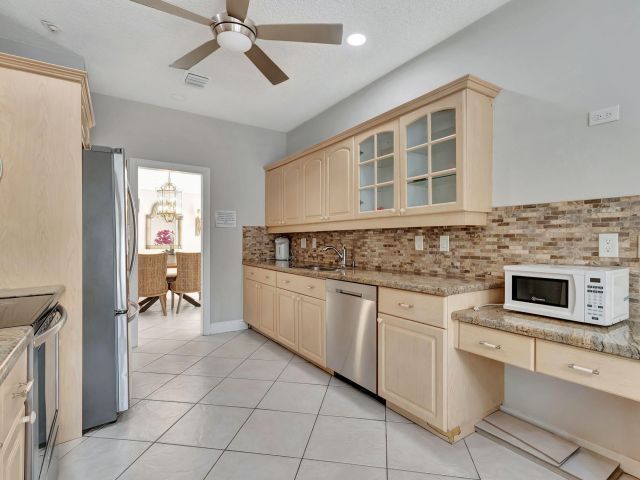 Дом в аренду по адресу 7883 Villa Nova Drive - фото 6272858