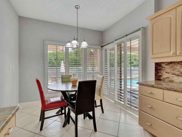 Дом в аренду по адресу 7883 Villa Nova Drive - фото 6272859