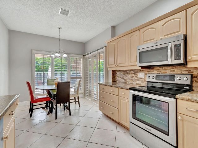 Дом в аренду по адресу 7883 Villa Nova Drive - фото 6272860