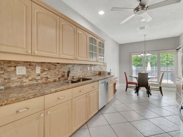 Дом в аренду по адресу 7883 Villa Nova Drive - фото 6272861