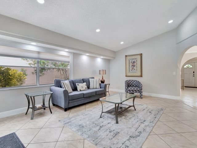 Дом в аренду по адресу 7883 Villa Nova Drive - фото 6272864