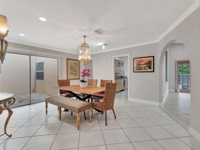 Дом в аренду по адресу 7883 Villa Nova Drive - фото 6272868