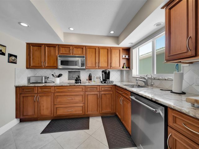 Продажа дома по адресу 5400 N Ocean Blvd 32 - фото 6281147