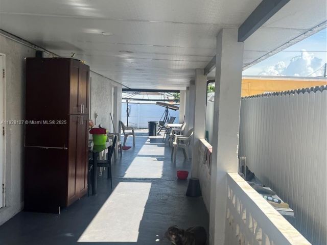 Продажа дома по адресу 11925 SW 6th St - фото 6271715