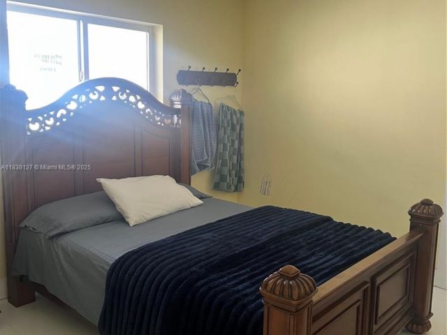 Продажа дома по адресу 11925 SW 6th St - фото 6271718