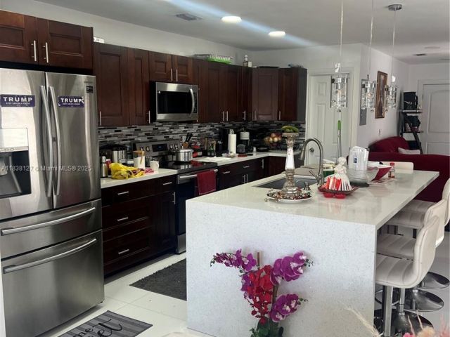 Продажа дома по адресу 11925 SW 6th St - фото 6271722