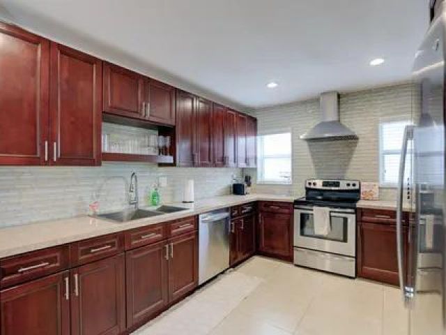 Продажа дома по адресу 3170 NW 68th Court - фото 6684292