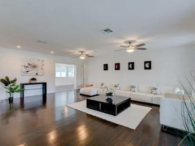 Продажа дома по адресу 3170 NW 68th Court - фото 6684294