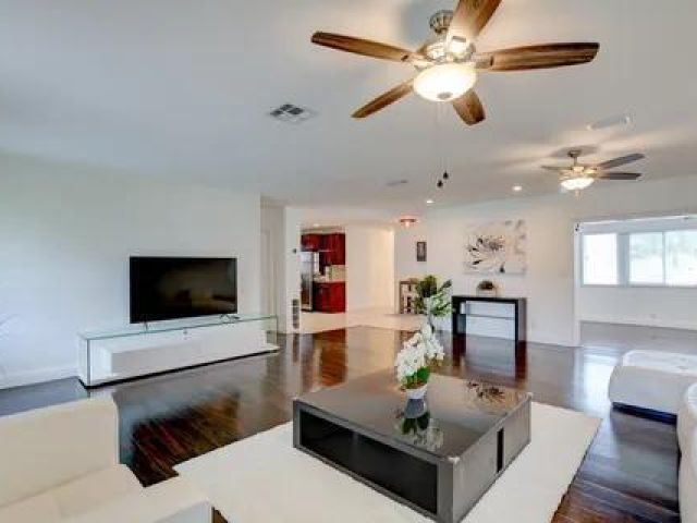 Продажа дома по адресу 3170 NW 68th Court - фото 6684300