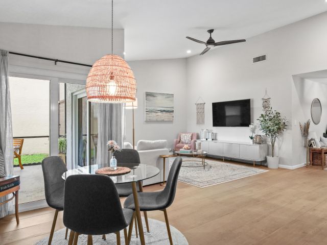 Продажа дома по адресу 2021 NW 15th Place - фото 6272997