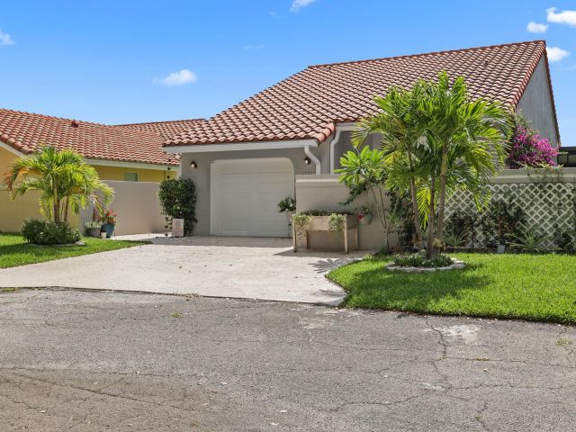 Продажа дома по адресу 2021 NW 15th Place - фото 6273009