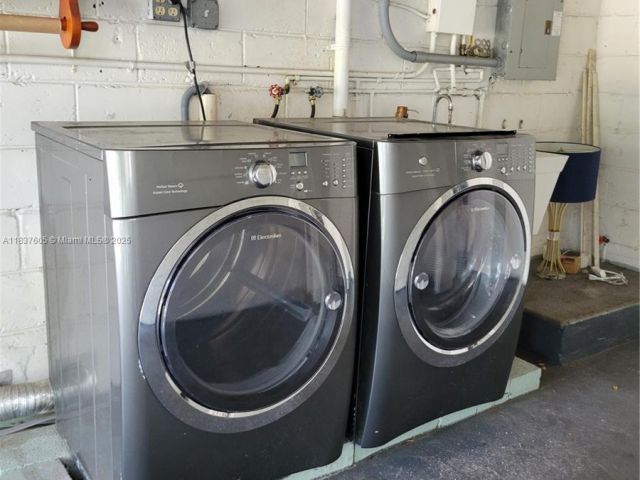 Дом в аренду по адресу 828 NE 76th St - фото 6271741