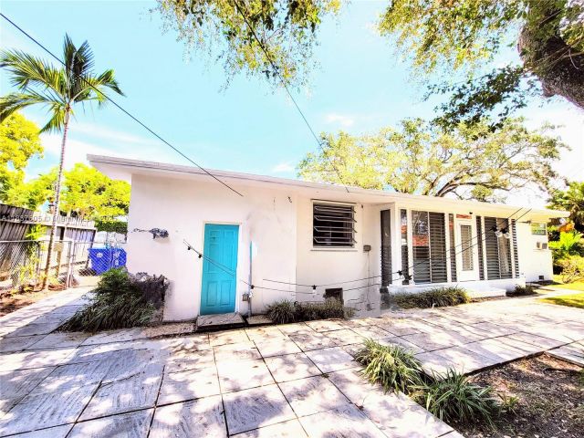 Дом в аренду по адресу 828 NE 76th St - фото 6271742