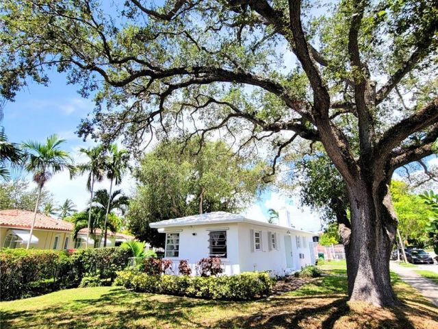 Дом в аренду по адресу 828 NE 76th St - фото 6271744