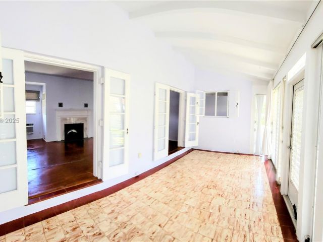 Дом в аренду по адресу 828 NE 76th St - фото 6271746