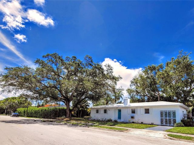 Дом в аренду по адресу 828 NE 76th St - фото 6271760