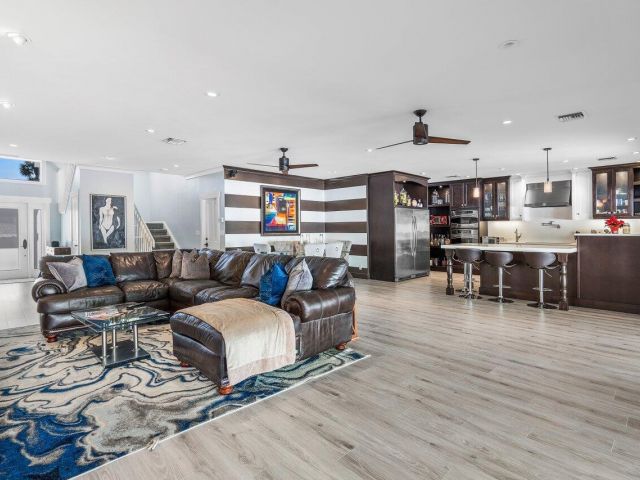 Продажа дома по адресу 811 SE 31st Street - фото 6272872