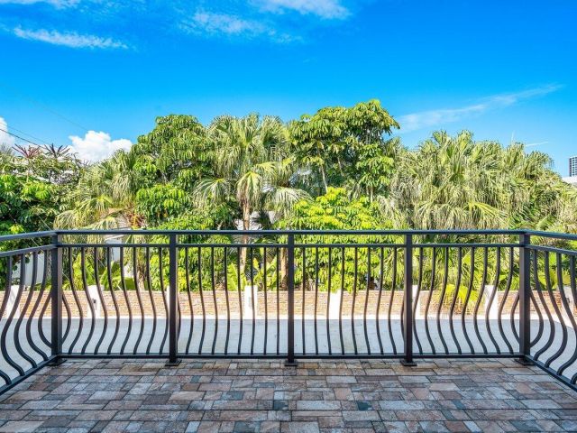 Продажа дома по адресу 811 SE 31st Street - фото 6272886